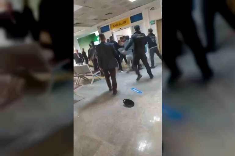 Hastane acilinde kavga kamerada