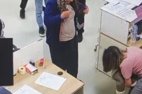 Hastane kantininde boğazına şeker kaçan Mina’yı hemşire kurtardı