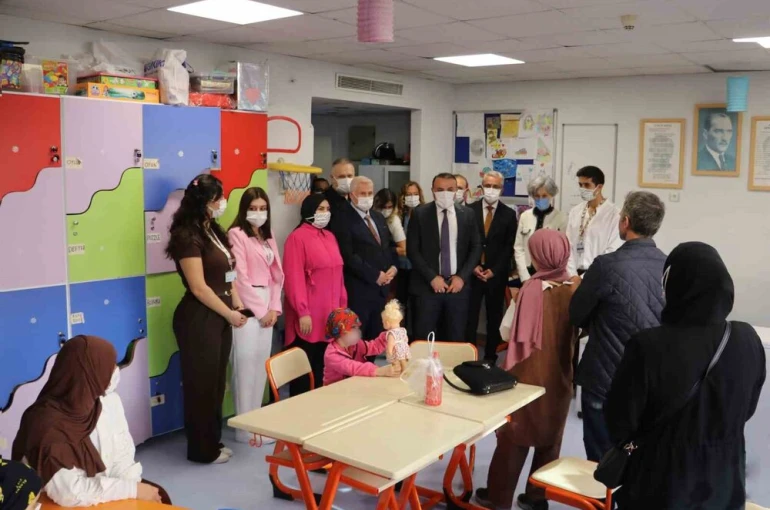 "Hastane Okulu"ndaki öğrenciler eğitimden kopmuyor