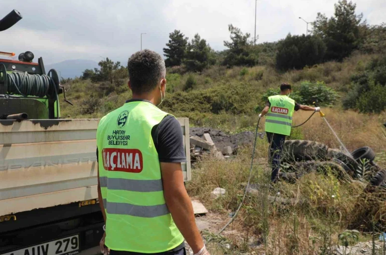 Hatay Büyükşehir Belediyesi, haşerelere karşı vatandaşları bilinçlendiriyor
