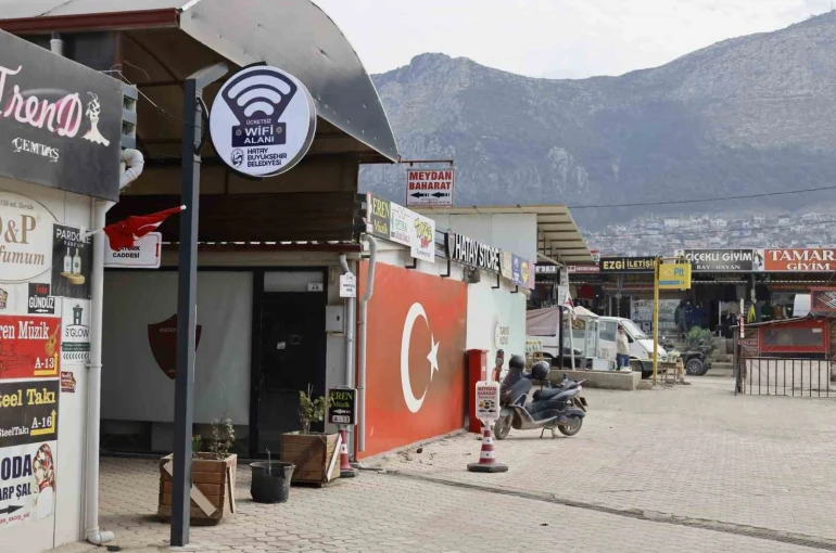 Hatay Büyükşehir Belediyesi, ücretsiz internet desteği vermeye başladı