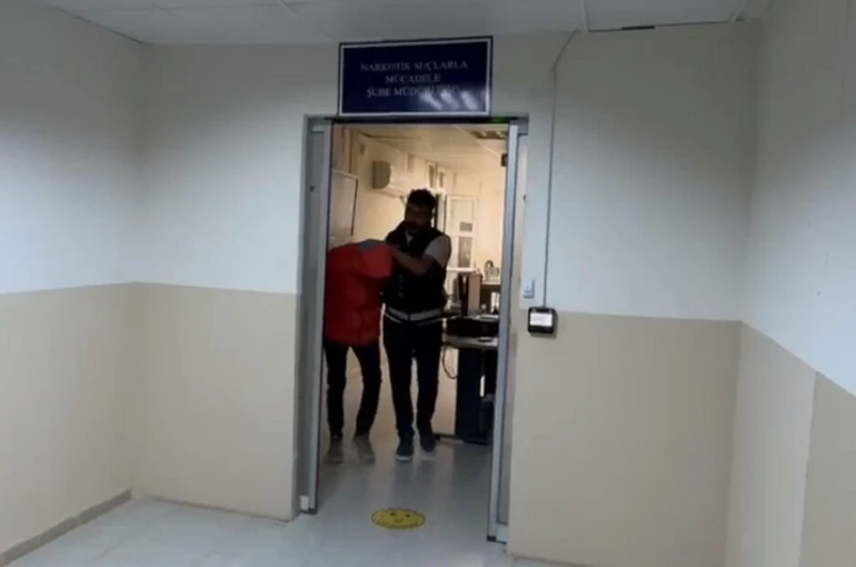 Hatay’da 11 yıl hapis cezası ile aranan uyuşturucu taciri tutuklandı