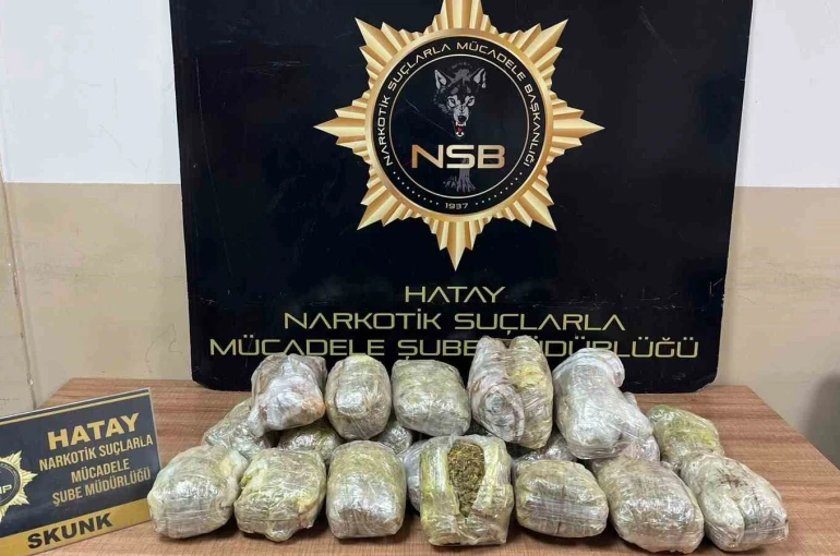 Hatay’da 8 kilo 900 gram esrar yakalandı: 4 tutuklama