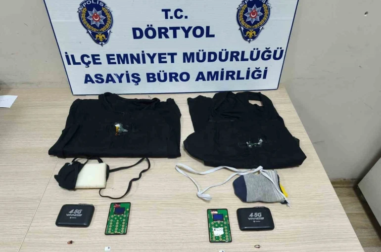 Hatay’da ehliyet sınavına kopya düzeneği ile giren iki kardeş yakalandı
