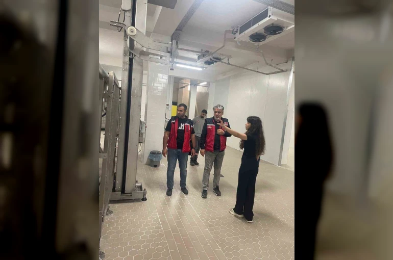 Hatay’da evcil hayvan yaş mama üretim tesisinde denetim gerçekleştirildi