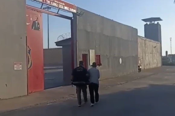 Hatay’da hapis cezasıyla aranan 2 şahıs yakalandı