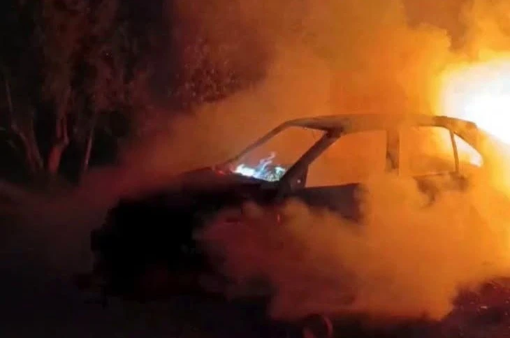 Hatay’da otomobil alevlere teslim oldu