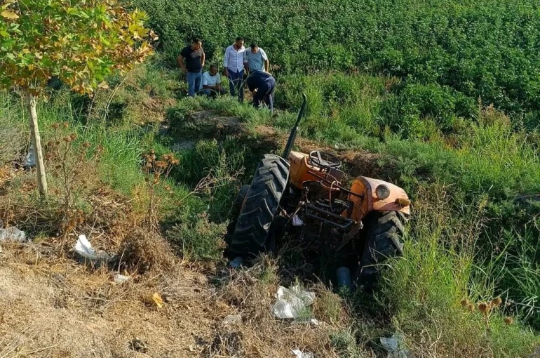 Hatay’da otomobille, traktör çarpıştı: 3 yaralı
