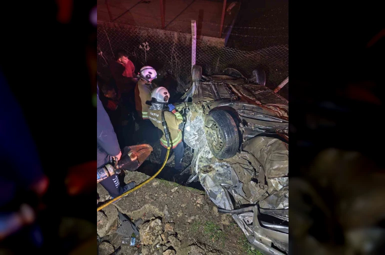 Hatay’da otomobiller çarpıştı: 2 ölü, 3 yaralı
