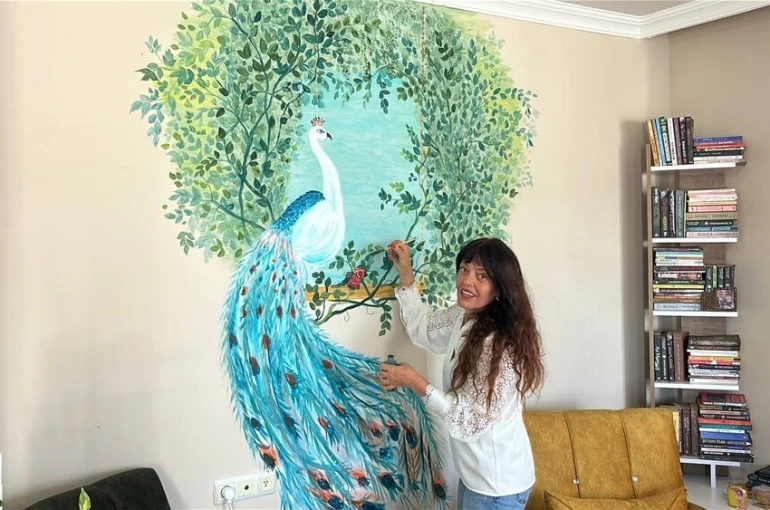 Hataylı ressam, YouTube’dan video izleyerek öğrendiği soğuk porselen sanatıyla resmi birleştiriyor