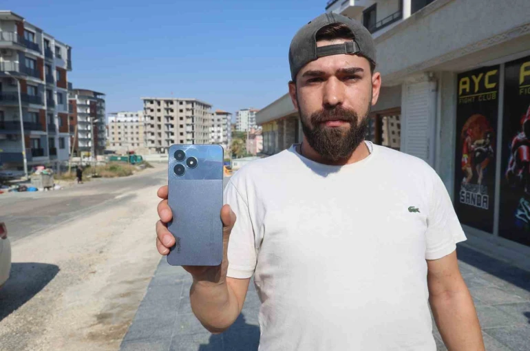 ’Hatıraları buradadır’ dediği cep telefonun sahibini günlerdir arıyor