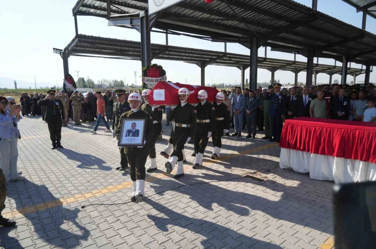 Hava Harp Okulu öğrencisi Veli Bilgin, memleketi Niğde’de son yolculuğuna uğurlandı 