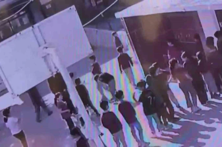 Havuç yerken nefes alamayan öğrenciyi, öğretmeni Heimlich manevrasıyla hayata tutundurdu