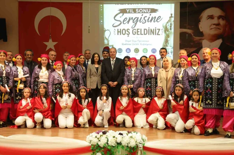 Hayat Boyu Öğrenme Haftası kapsamında yılsonu sergisi açıldı