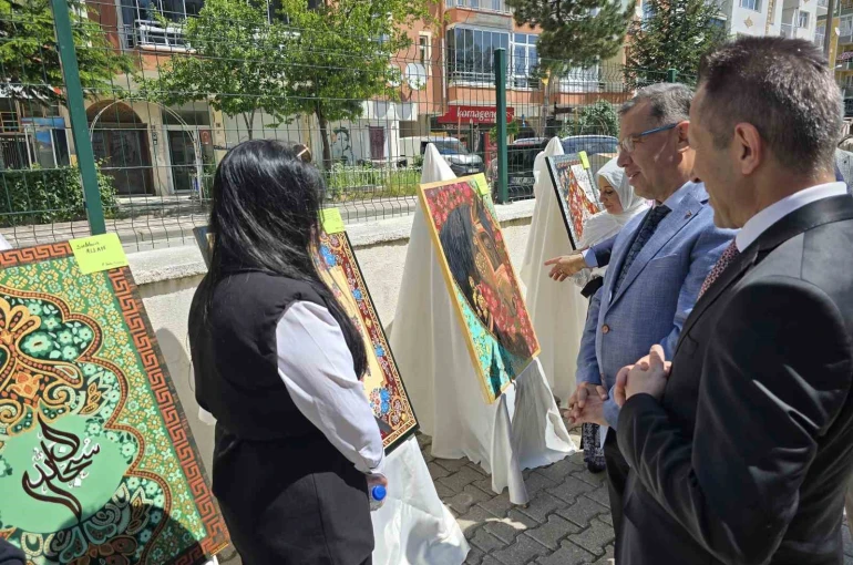 Hayat Boyu Öğrenme Haftası sergisinde Faslı kursiyerin eseri beğeni topladı