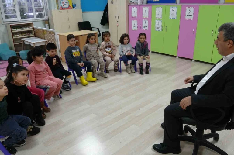 Hayatını görme engelli eşine adadı