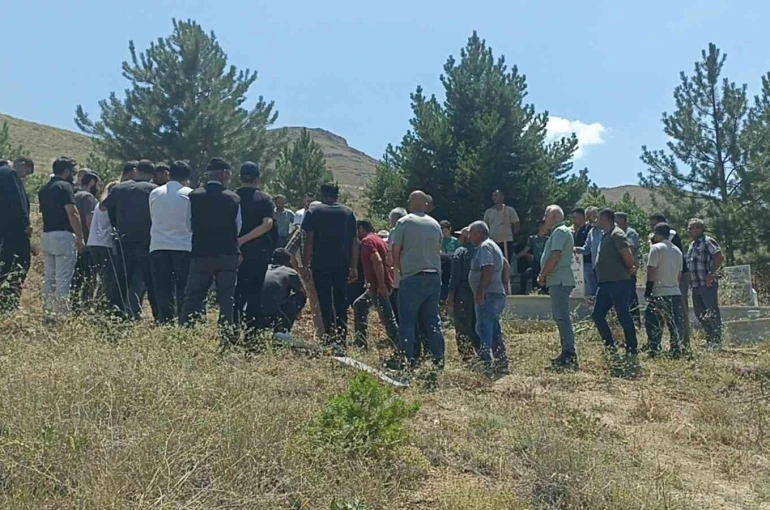 Hayatını kaybeden doğa fotoğrafçısı, memleketi Sivas’ta son yolculuğuna uğurlandı