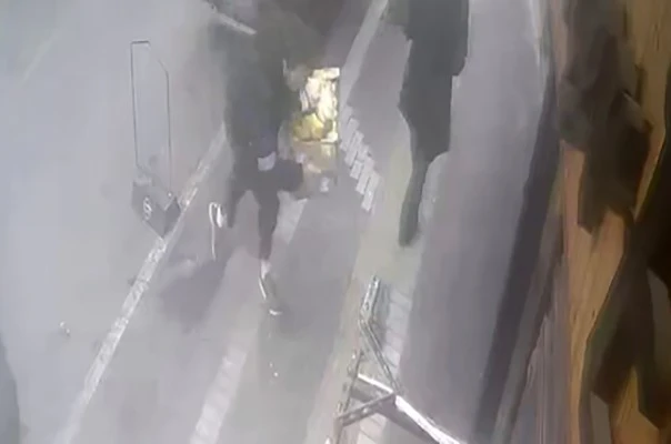 Hayrabolu’da beton dubaya takılan vatandaşın zor anları kamerada