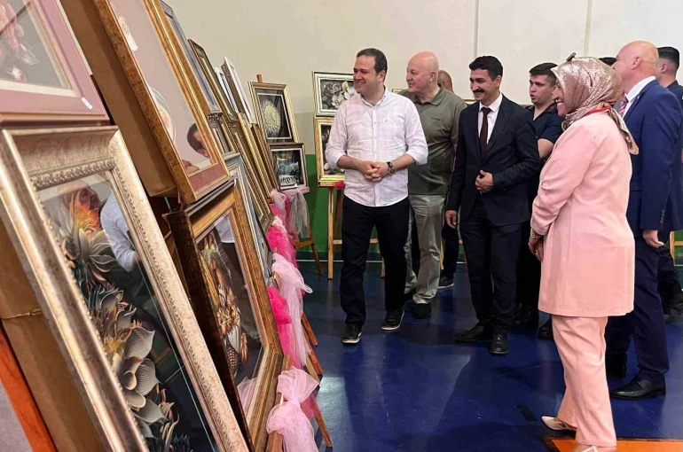 Hayrabolu’da el emeği göz nuru eserler sergilendi