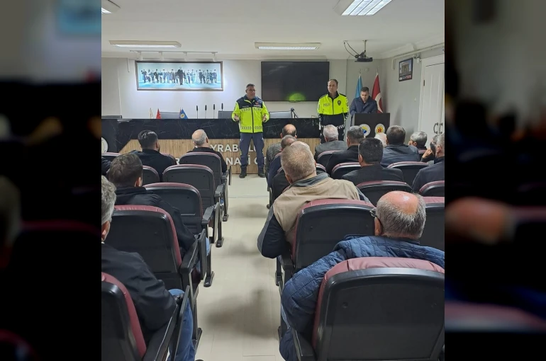 Hayrabolu’da okul servisi şoförleri ve rehber personeller bilgilendirildi