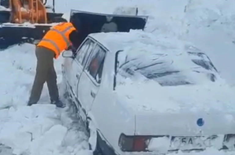 Hayvanlar aç kalmasın diye çıktığı yolda ölümden döndü