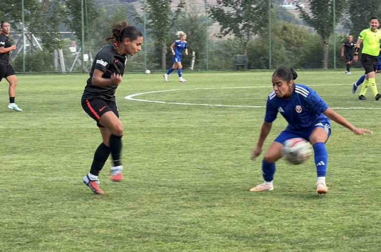 Hazırlık maçı: Beşiktaş Kadın Futbol Takımı: 3 - FOMGET: 1