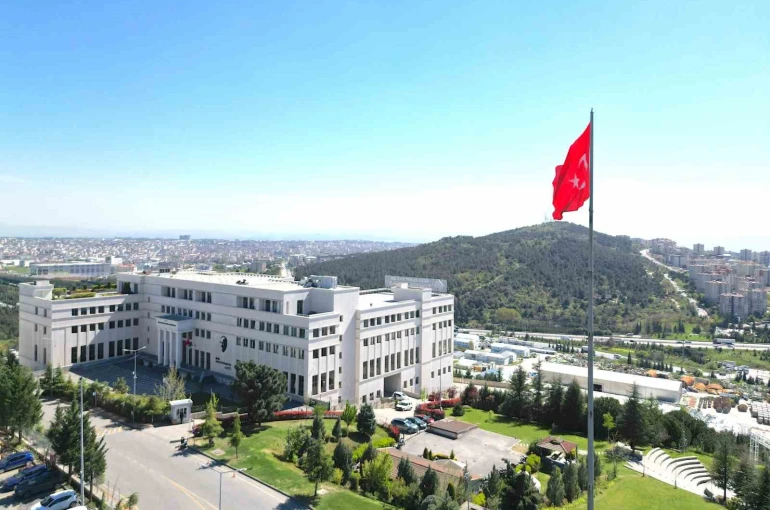 Hem üniversiteye hem mesleğe hazırlık