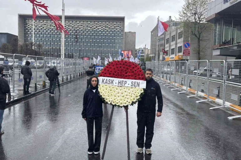 HEP-SEN 1 Mayıs’ı Taksim’de kutladı