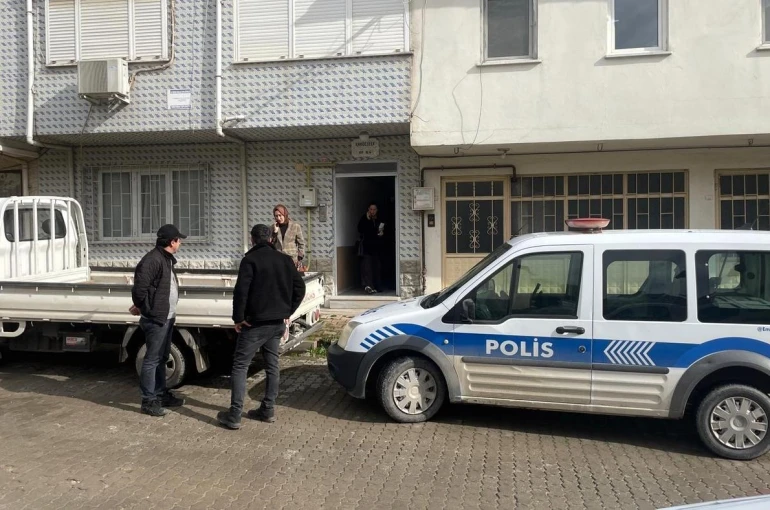 Her gün eşinin mezarına giden yaşlı adam evinde ölü bulundu