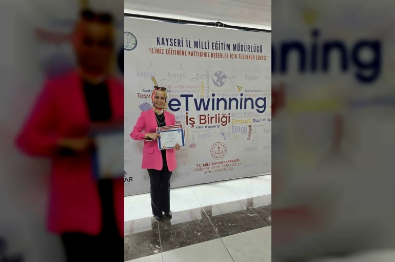 Hilal öğretmen geliştirdiği eTwinning projeleri ile öğrencilerin yüzünü güldürdü