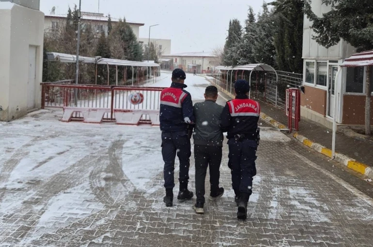 Hırsızlık suçundan 15 yıl cezayla aranan şahıs yakalandı