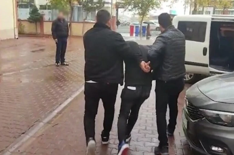 Hırsızlık suçundan aranan şahıs yakalandı