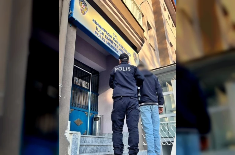 Hırsızlık suçundan aranan şahsı polis yakaladı