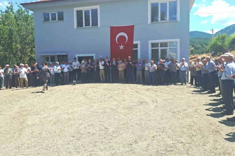 Hisarcık Aşağı Yoncaağaç Köyü’nde Çok Amaçlı Salon açıldı ve hayır yemeği düzenlendi