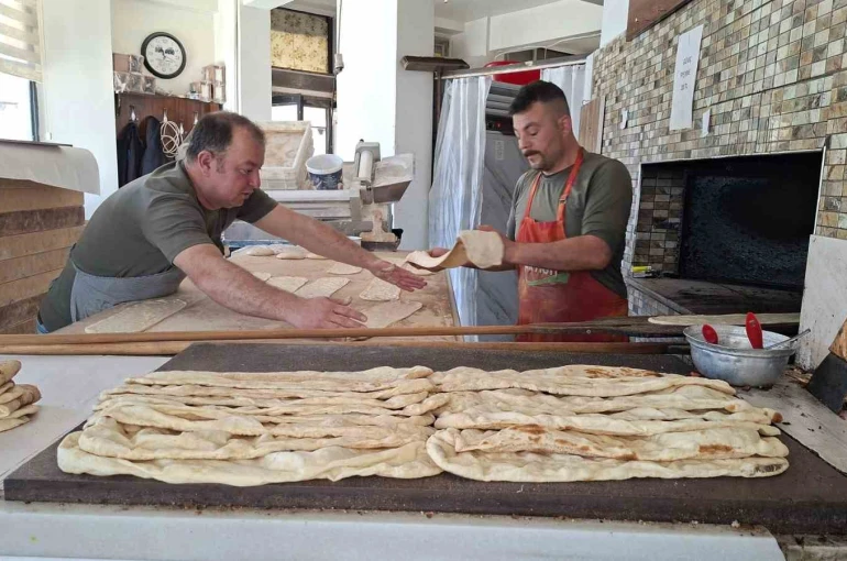 Hisarcık’ta fırıncıların lavaş mesaisi