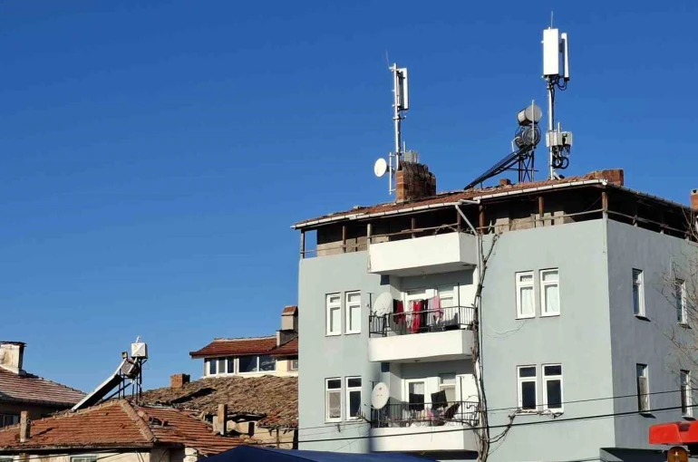 Hisarcık’ta mahalle sakinlerinden baz istasyonuna tepki