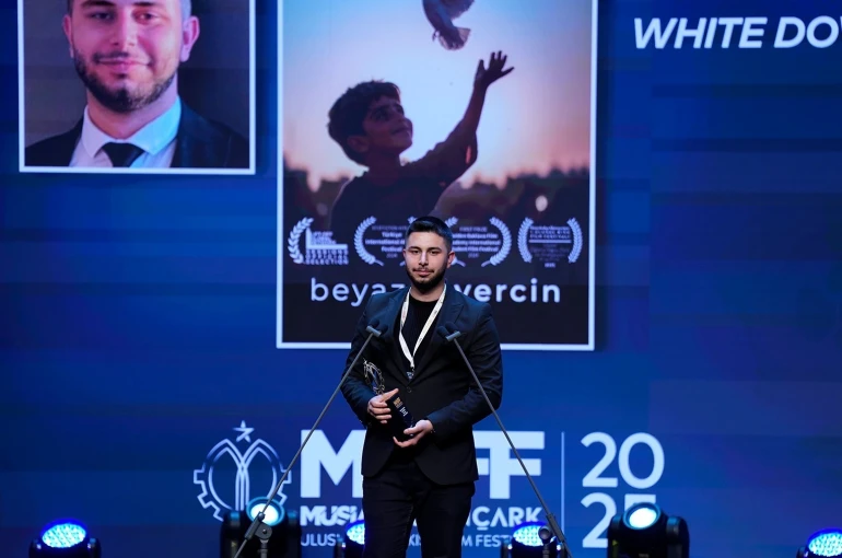 HKÜ mezunu ve yüksek lisans öğrencisi Berkay Ellek’in Yapay Zeka ile Ürettiği "Sultan’ın Taşı" filmi Berlin’de Türkiye’yi temsil edecek