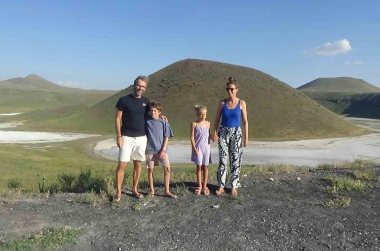 Hollandalı aile Meke Gölü ve Acıgöl’e hayran kaldı
