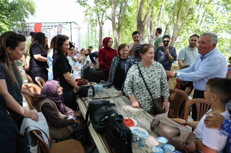 Honaz Belediyesi tarafından düzenlenen Anneler Günü etkinliğine yoğun katılım