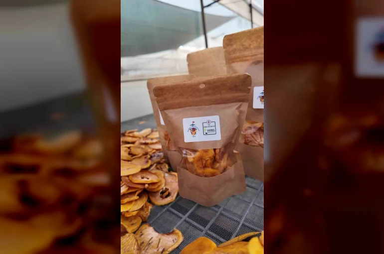 Honaz’ın meşhur cennet hurmasının cips olarak sofralara yolculuğu başladı