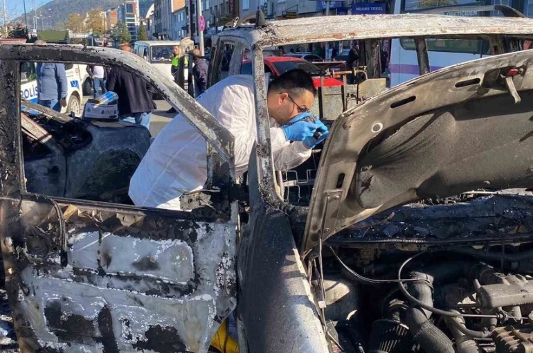 Hopa’da minibüs yangını korkuttu