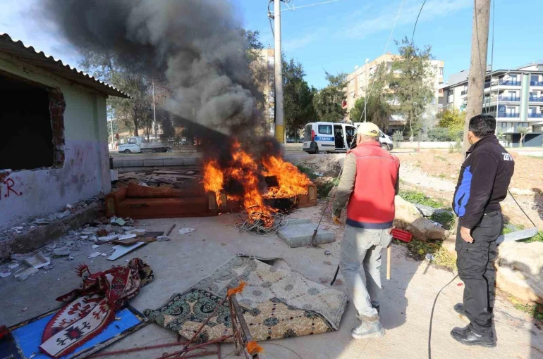 Hurdacının çevreyi kirletip ’Bu sefer bişeyler yapın’ talebine zabıtadan ’Vazifede merhamet yok’ cevabı