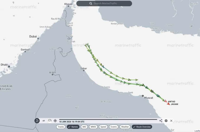 Hürmüz Boğazı yakınlarındaki Suudi Arabistan bandıralı 3 süper tanker, yeniden takip sinyali vermeye başladı