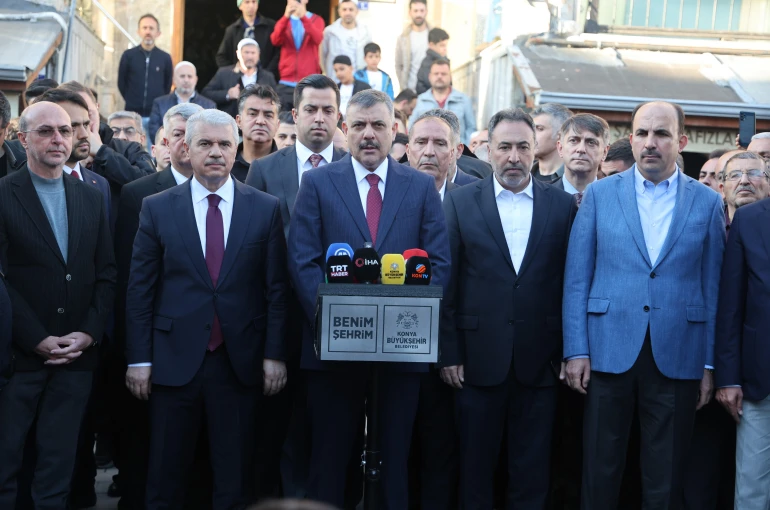 İçişleri Bakanı Çiftçi bayram namazını Konya'da kıldı