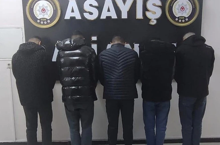 İki iş yerine silahla saldırı: 5 kişi yakalandı