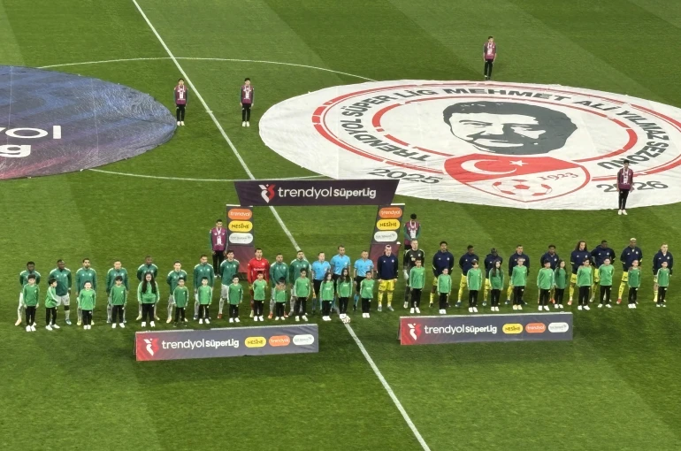 İlk devre sona erdi: Konyaspor:0 Fenerbahçe:1