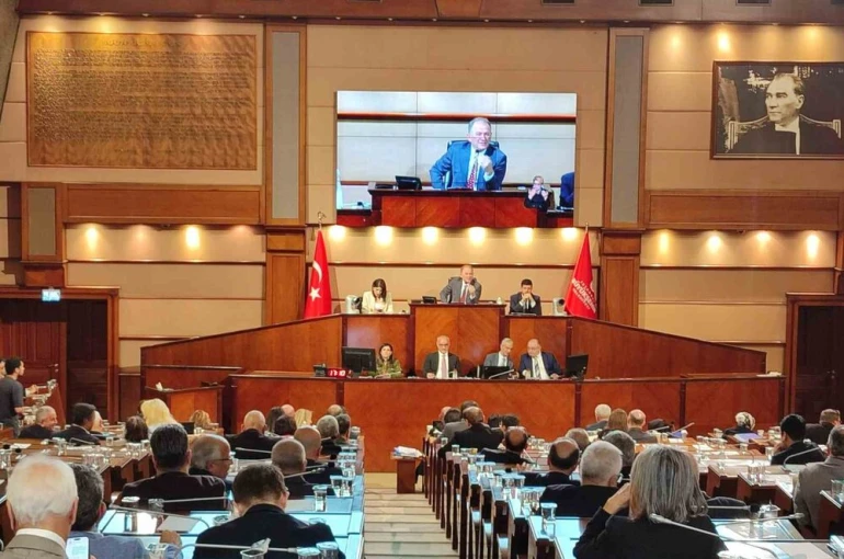 İBB Meclisi’nde "iddianame" gerginliği