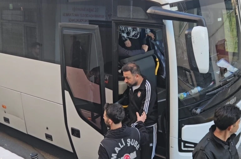 İBB’ye yönelik son dalga operasyonunda gözaltına alınan 12 kişi sağlık kontrolünden geçirildi