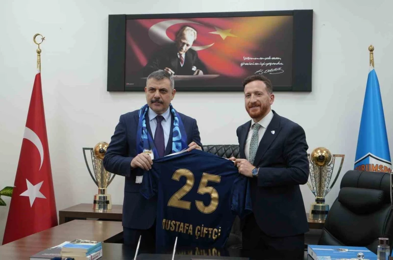 İçişleri Bakanı Çiftçi’den Erzurumspor’a tebrik ziyareti