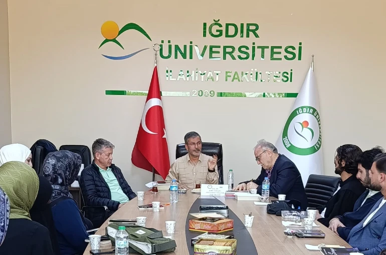 Iğdır Üniversitesi’nce kitap kritiği ve söyleşi programı düzenlendi